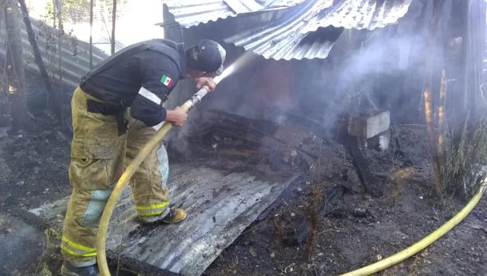 Consume el fuego  cuarto de madera