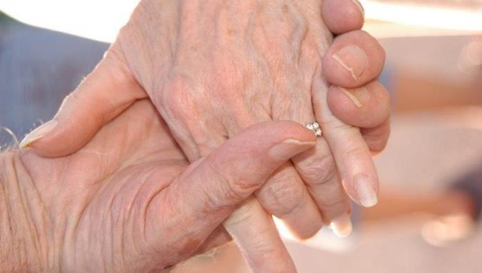 Juntos hasta la muerte: Tras 70 años casados fallecen con minutos de diferencia