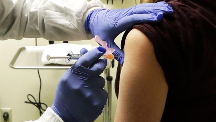 Vacuna antiCovid de AstraZeneca y Oxford genera misma respuesta inmunitaria a jóvenes y adultos mayores