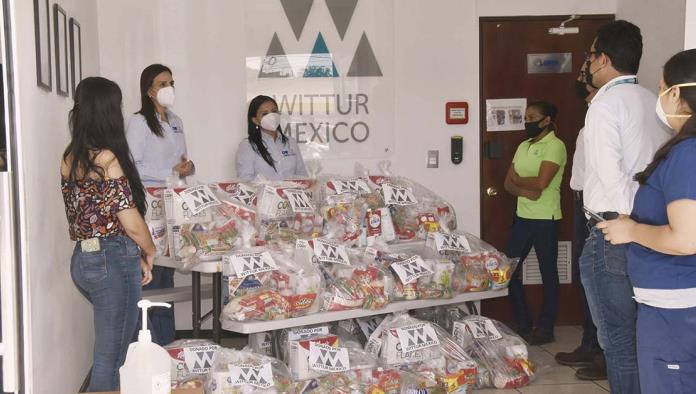 Dona Wittur 50 despensas a DIF Monclova