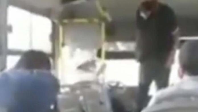 VIDEO: Golpean a chofer de Nayarit que exigió a pasajero usar cubrebocas