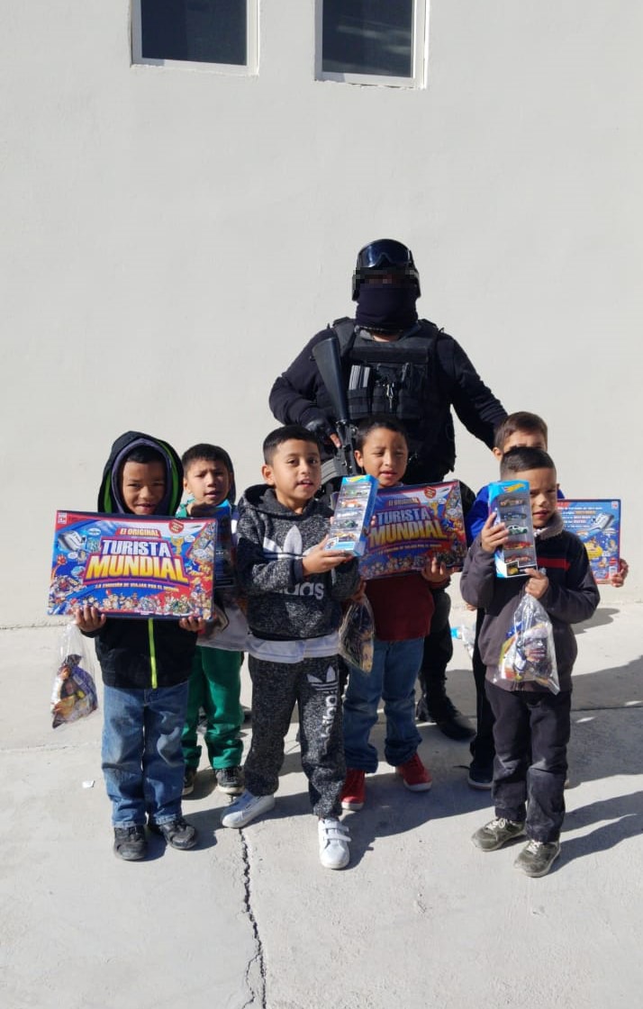 ORGANIZAN ELEMENTOS DE LA POLICÍA ESTATAL POSADA A NIÑOS DE PIEDRAS NEGRAS