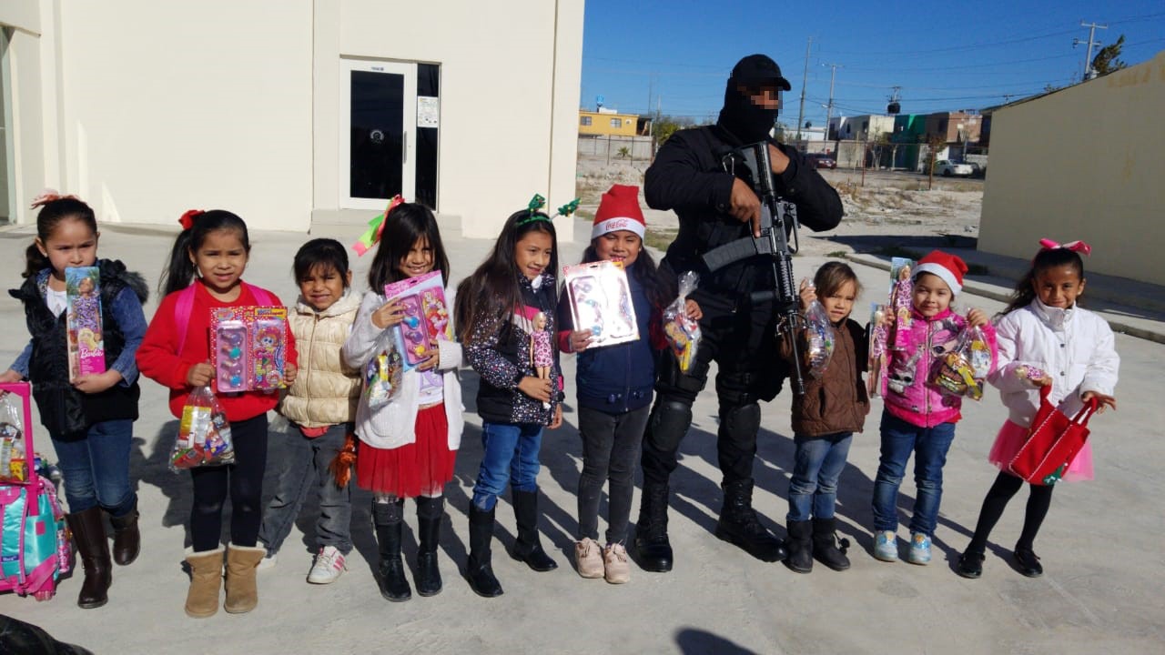 ORGANIZAN ELEMENTOS DE LA POLICÍA ESTATAL POSADA A NIÑOS DE PIEDRAS NEGRAS