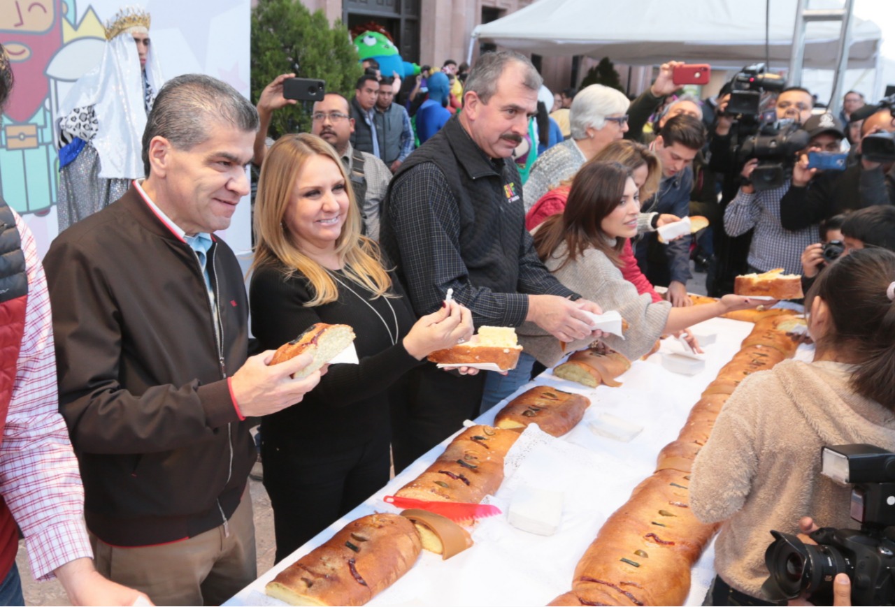 COMPARTEN MARS Y MARCELA GORGÓN, ROSCA DE REYES CON MÁS DE 6 MIL COAHUILENSES