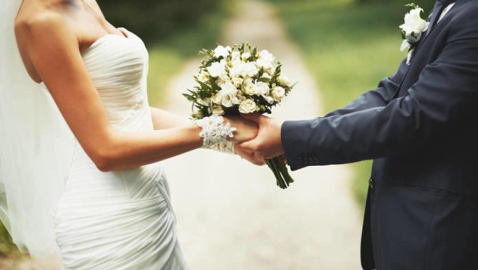 Realizan boda masiva y novio muere con sospecha de coronavirus