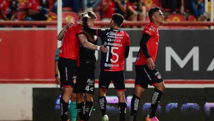 Atlas golea al Necaxa y asegura repechaje en la Liga MX