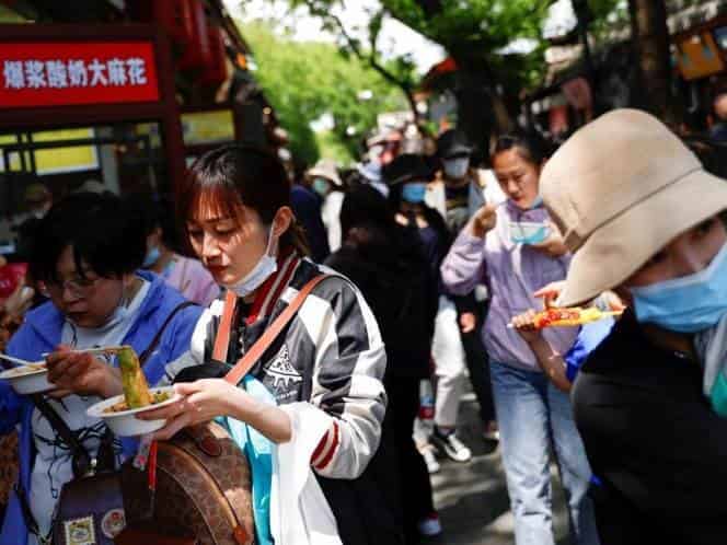 Chinos salen en masa a las calles, sin miedo a la pandemia