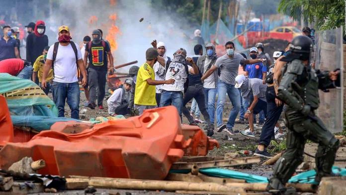 Alarmantes imágenes de Colombia revelan una respuesta brutal a los manifestantes