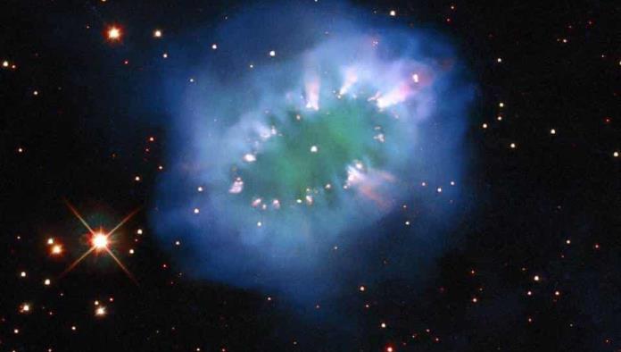 Telescopio Hubble capta deslumbrante collar cósmico de diamantes