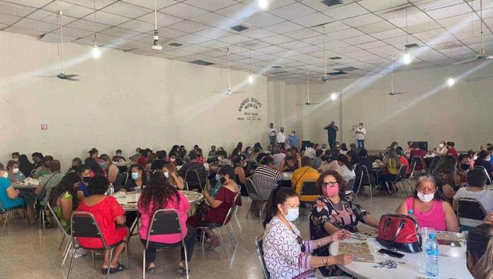 Celebra sindicato a más de 200 madrecitas