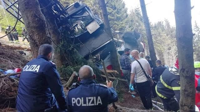 Italia: Mueren 13 personas al caer un teleférico