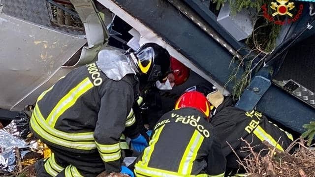 Italia: Mueren 13 personas al caer un teleférico