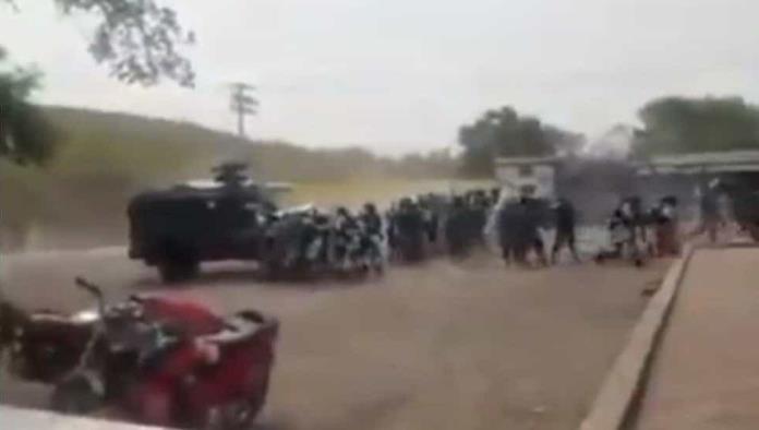 Pobladores de Michoacán agreden a elementos de la Guardia Nacional