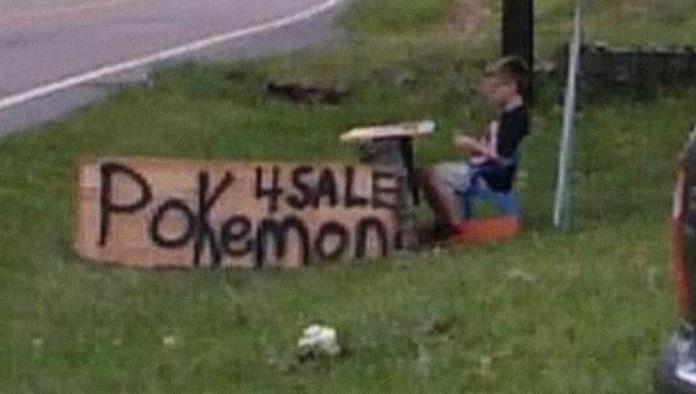 Un niño vende su colección de cartas de Pokémon para salvar a su perro