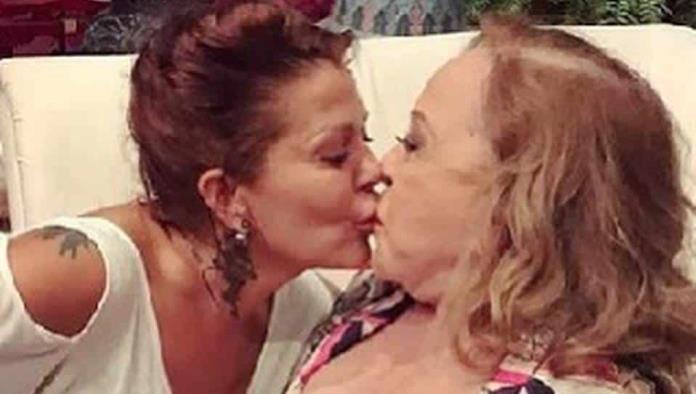 ¡Revive la polémica! Silvia Pinal publica foto besando en la boca a Alejandra Guzmán
