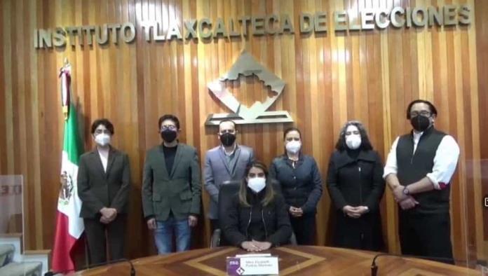 Pobladores de Tlaxcala amenazan con quemar a consejeros del INE