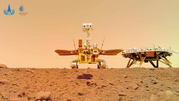 Rover chino se toma selfie, se publican imágenes en color de la superficie de Marte,