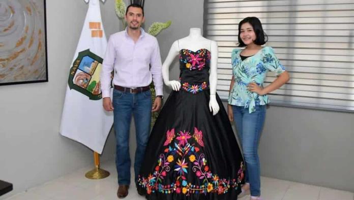 ENTREGAN VESTIDO FOLCLORICO A FATIMA BOCANEGRA COMO TALENTO NAVENSE.