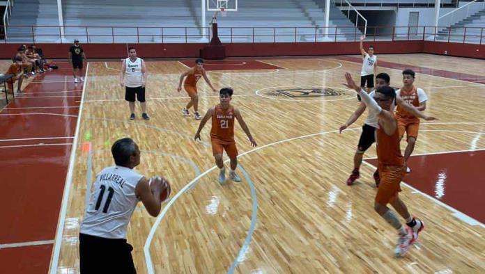 Sigue la acción  en el baloncesto