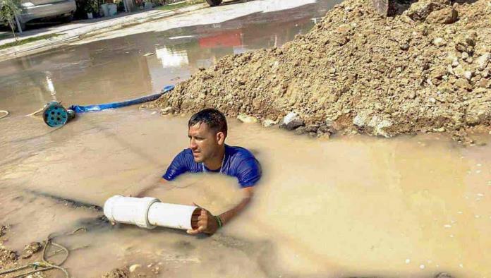 Reparan fuga  de agua