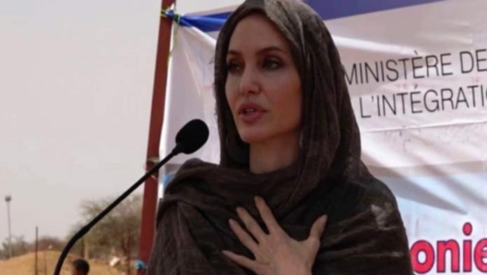 Angelina Jolie visita a los refugiados y desplazados en Burkina Faso