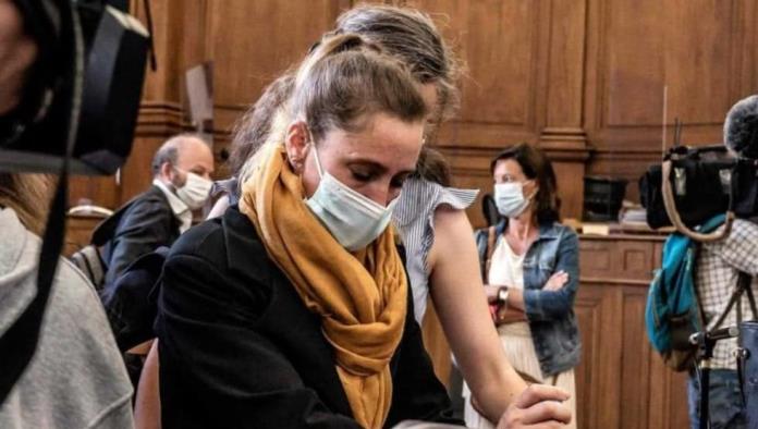 Mata a su marido después de décadas de violencia: El juicio que paraliza Francia