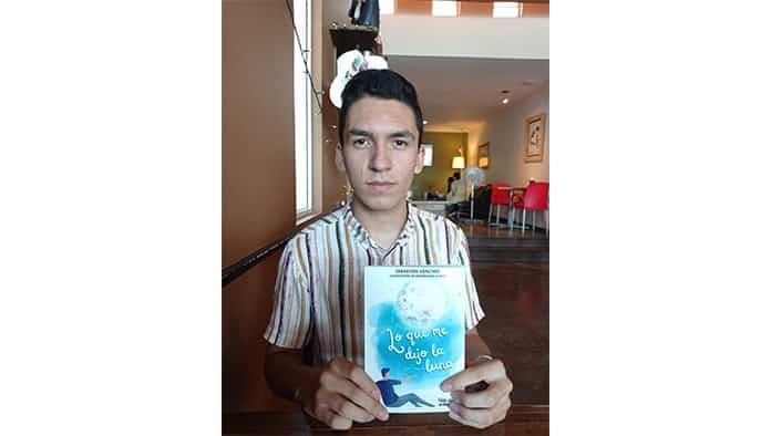 Presenta Sebastián libro “Lo que me dijo la luna”