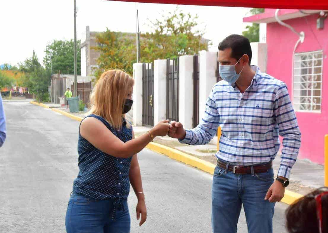 Entrega alcalde pavimentación