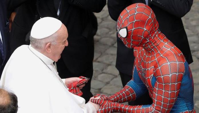 El papa Francisco recibió la visita de Spiderman