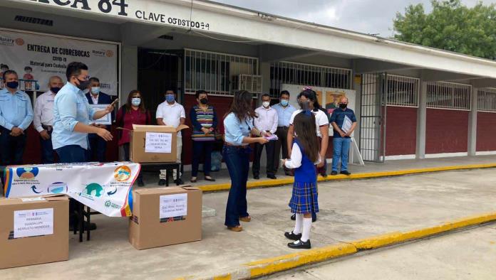 Entregan cubre bocas en escuelas “piloto”