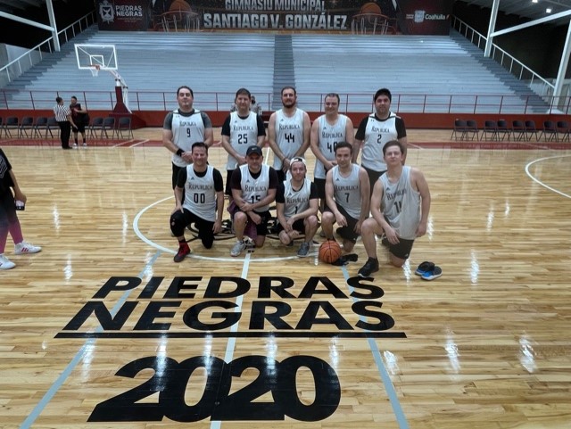 Gana Cumbres gran  duelo de baloncesto