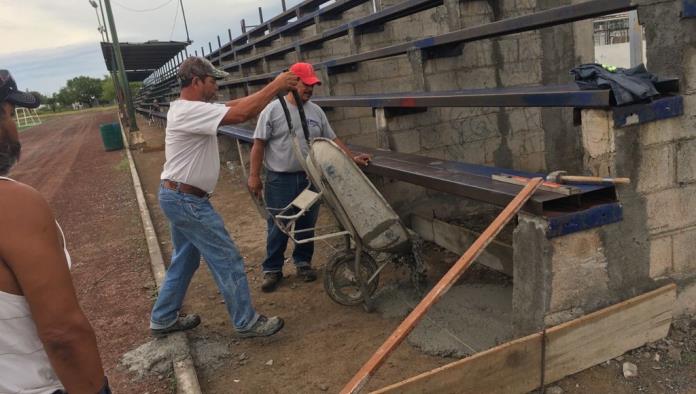 Siguen mejoras en unidad deportiva