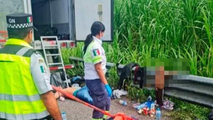 Abandonan a bebé de dos años en carretera de Veracruz; viajaba con 100 migrantes