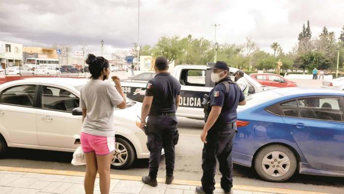 Reporta robo de auto y sus hijos