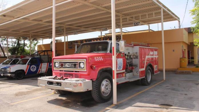 Reciben donativo bomberos