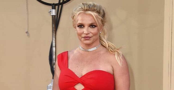Britney Spears dice que no volverá a los escenarios mientras su padre sea su tutor