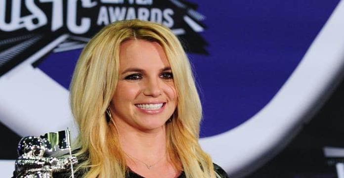 Britney Spears inicia proceso legal para terminar con la tutela de su padre