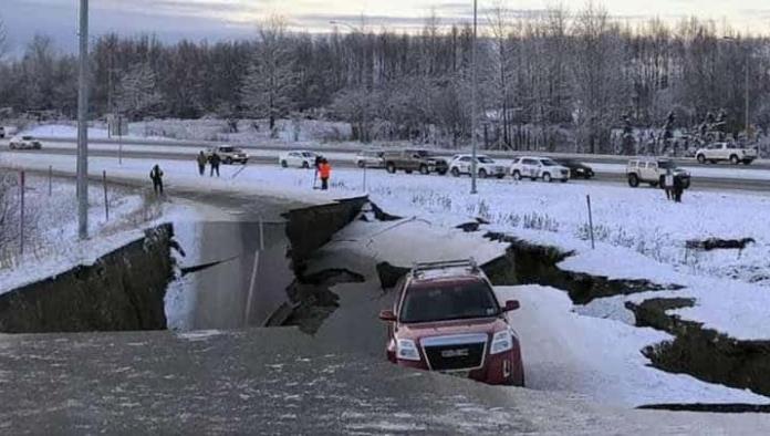 Poderoso terremoto golpea Alaska, Se espera tsunami