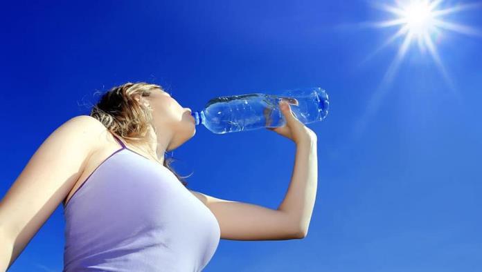 Consumo de agua  ayuda al organismo