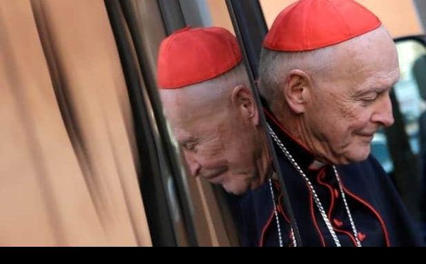 Ex cardenal es acusado de abuso sexual; Era protegido por Juan Pablo II