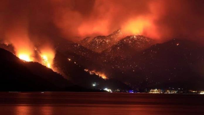 Alarma en Turquía; Incendios amenazan sitios históricos