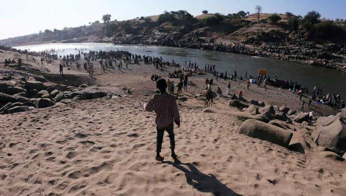 Escena de horror; Hallan 50 cuerpos flotando en rio de Etiopia