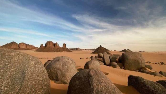 Encuentran 6 migrantes muertos en el Sahara; Murieron de sed