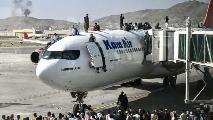 Caos en Afganistán; Se suspenden vuelos tras accidentes