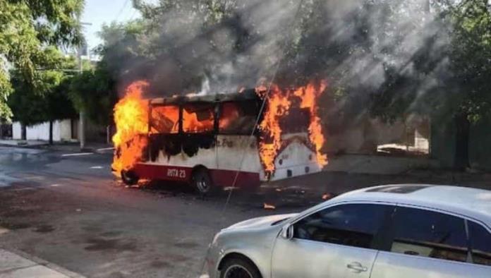 Delincuentes queman autobús de pasajeros en Tamaulipas