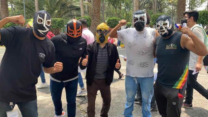 Spider-man, Stormtroopers y hasta ¡Shrek!; Se vacunan disfrazados en Xochimilco