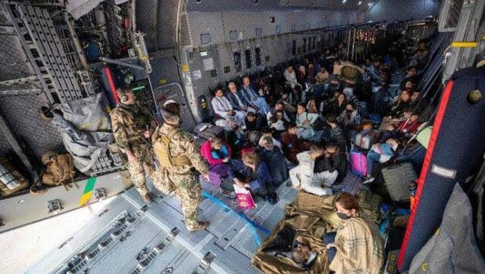 Estados Unidos agradece a México al aceptar refugiados afganos