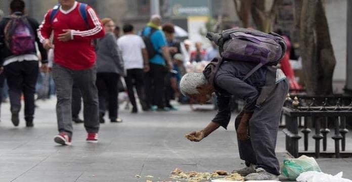 Coneval acusa que la pobreza laboral de México se redujo muy poco