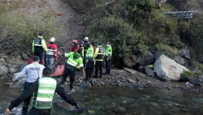 Autobús cae a un precipicio en Perú; Se reportan 26 muertos