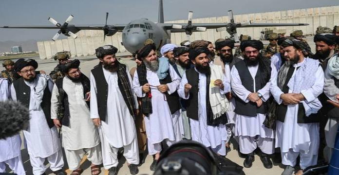 Afganistán: Talibanes celebran salida de Estados Unidos; quieren buena relación